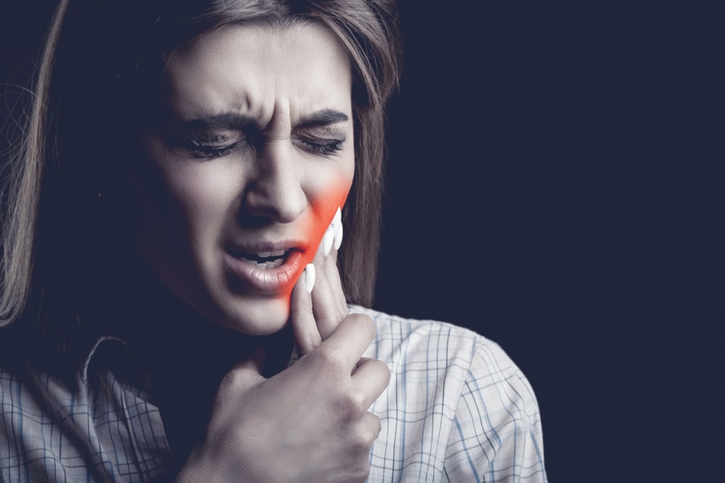 Dentus perfectus - zubobolja - popravak zuba Pacijentica osjeća bol u zubu - potreban joj je popravak zuba - Dentus perfectus ordinacija
